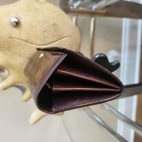 Louis Vuitton Amarante Vernis Sarah Wallet w/COA. - Picture 3 of 13